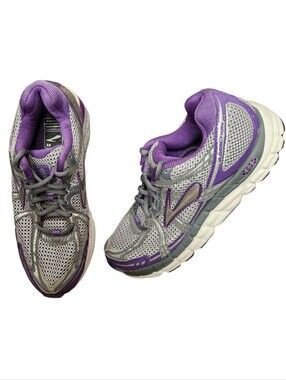 Brooks Addiction 11 Women's Running Shoes Gray/Purple Size 10.5 Great Condition!